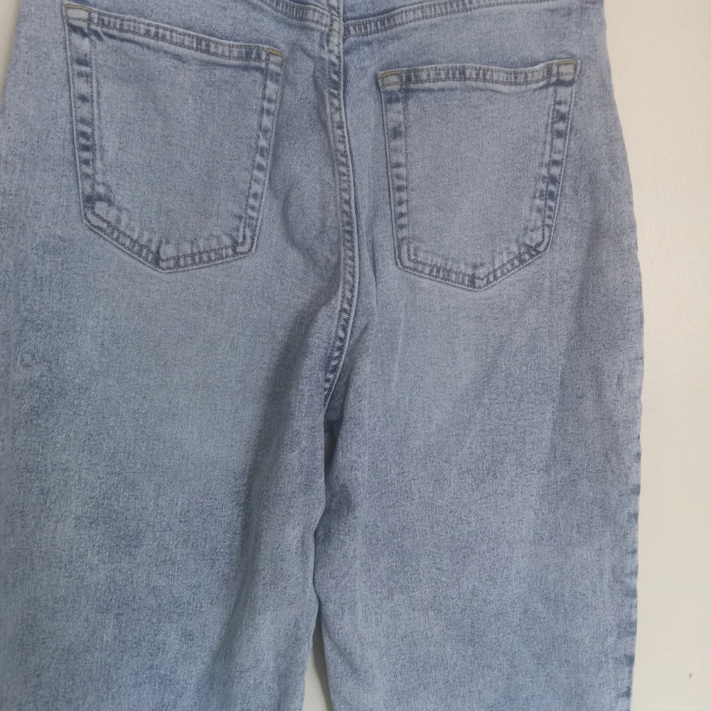 H&M High Rise Light Blue Jeans - Picture 4 of 9